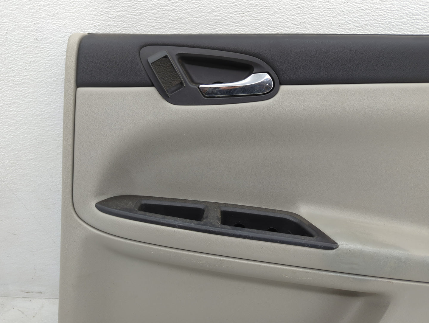 2016 Chevrolet Impala Rear Right Passenger Interior Door Panel Trim - Oemusedautoparts1.com