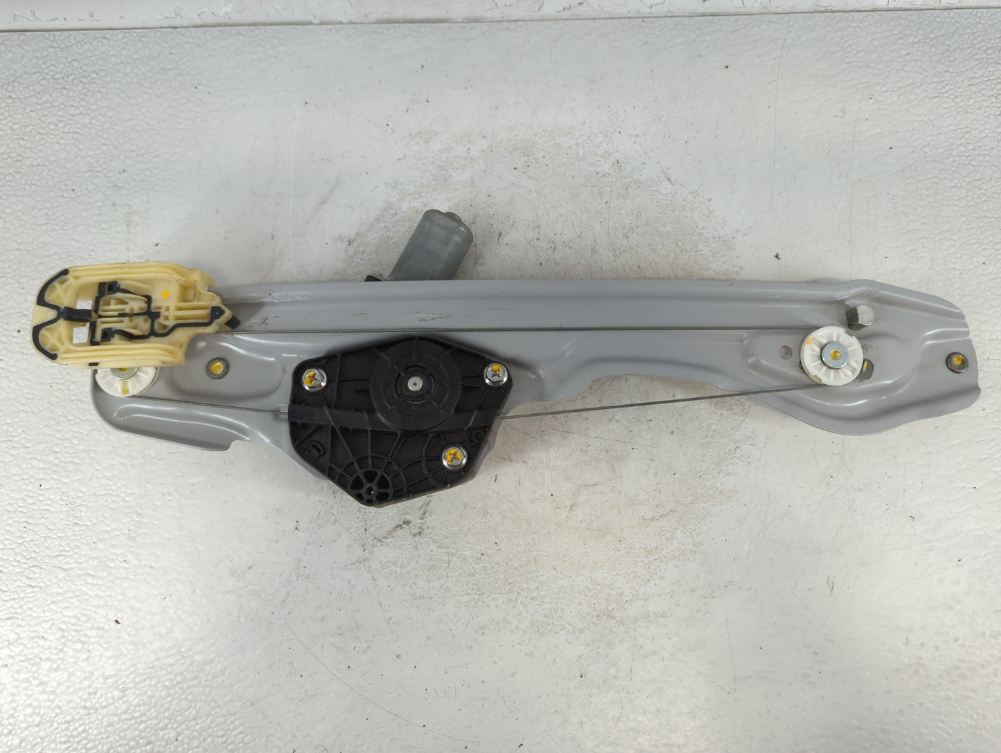 2016-2021 Chevrolet Malibu Driver Left Rear Window Regulator 1072400 - Oemusedautoparts1.com
