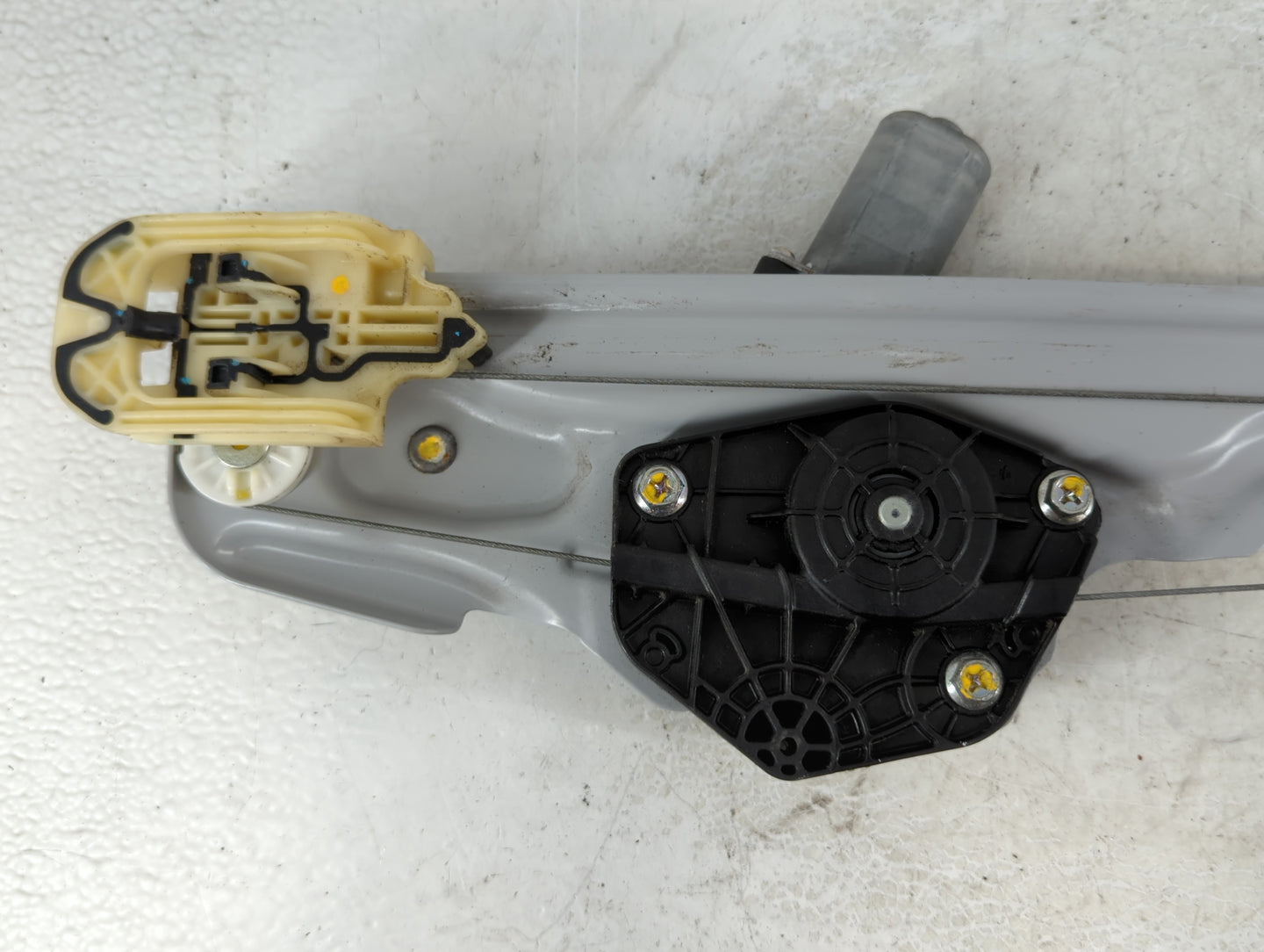 2016-2021 Chevrolet Malibu Driver Left Rear Window Regulator 1072400 - Oemusedautoparts1.com