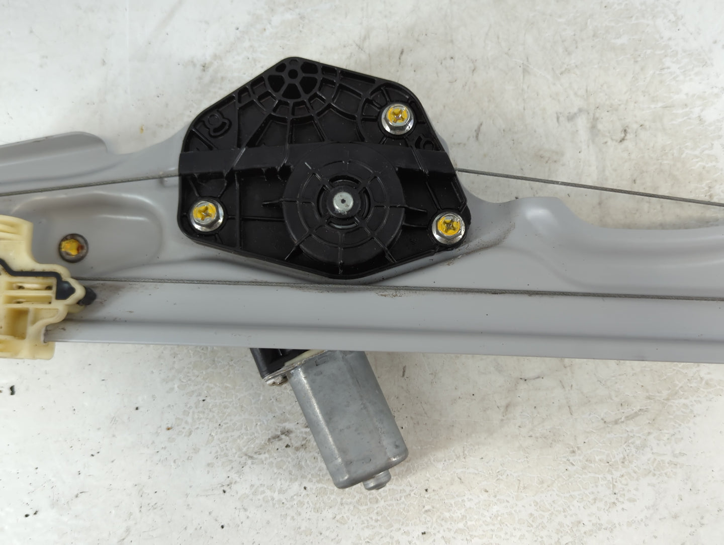 2016-2021 Chevrolet Malibu Driver Left Front Window Regulator 1073377 - Oemusedautoparts1.com