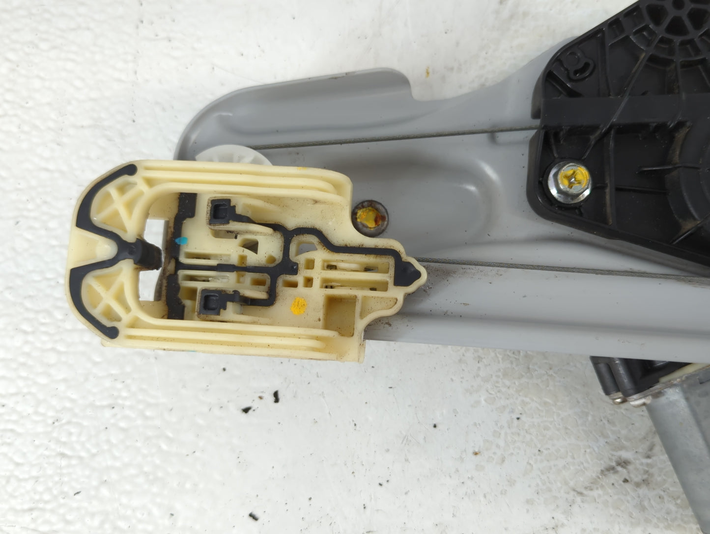 2016-2021 Chevrolet Malibu Driver Left Front Window Regulator 1073377 - Oemusedautoparts1.com