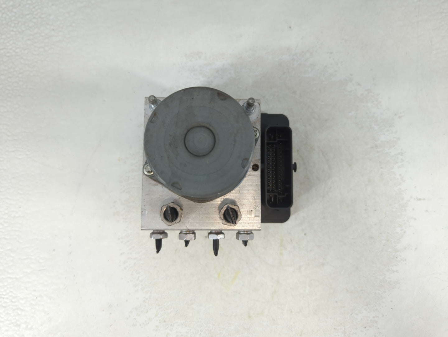 2016 Chevrolet Malibu ABS Pump Control Module Replacement P/N:23410405 Fits OEM Used Auto Parts - Oemusedautoparts1.com