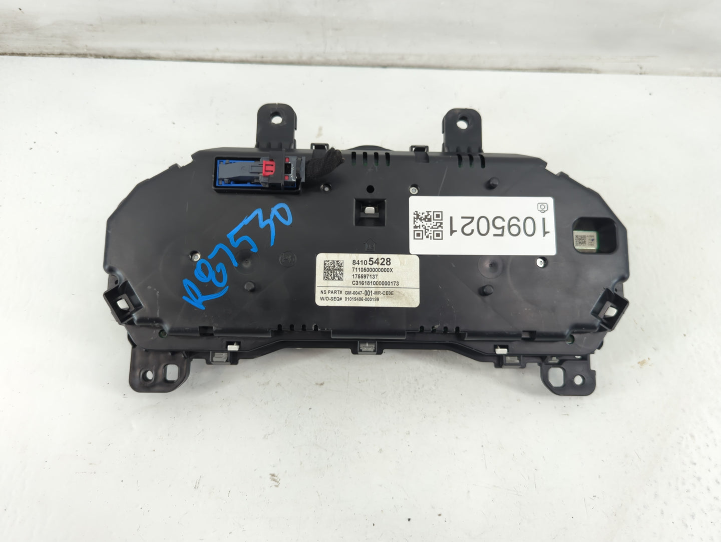 2016 Chevrolet Malibu Instrument Cluster Speedometer Gauges P/N:84105428 84105432 Fits OEM Used Auto Parts - Oemusedautopart