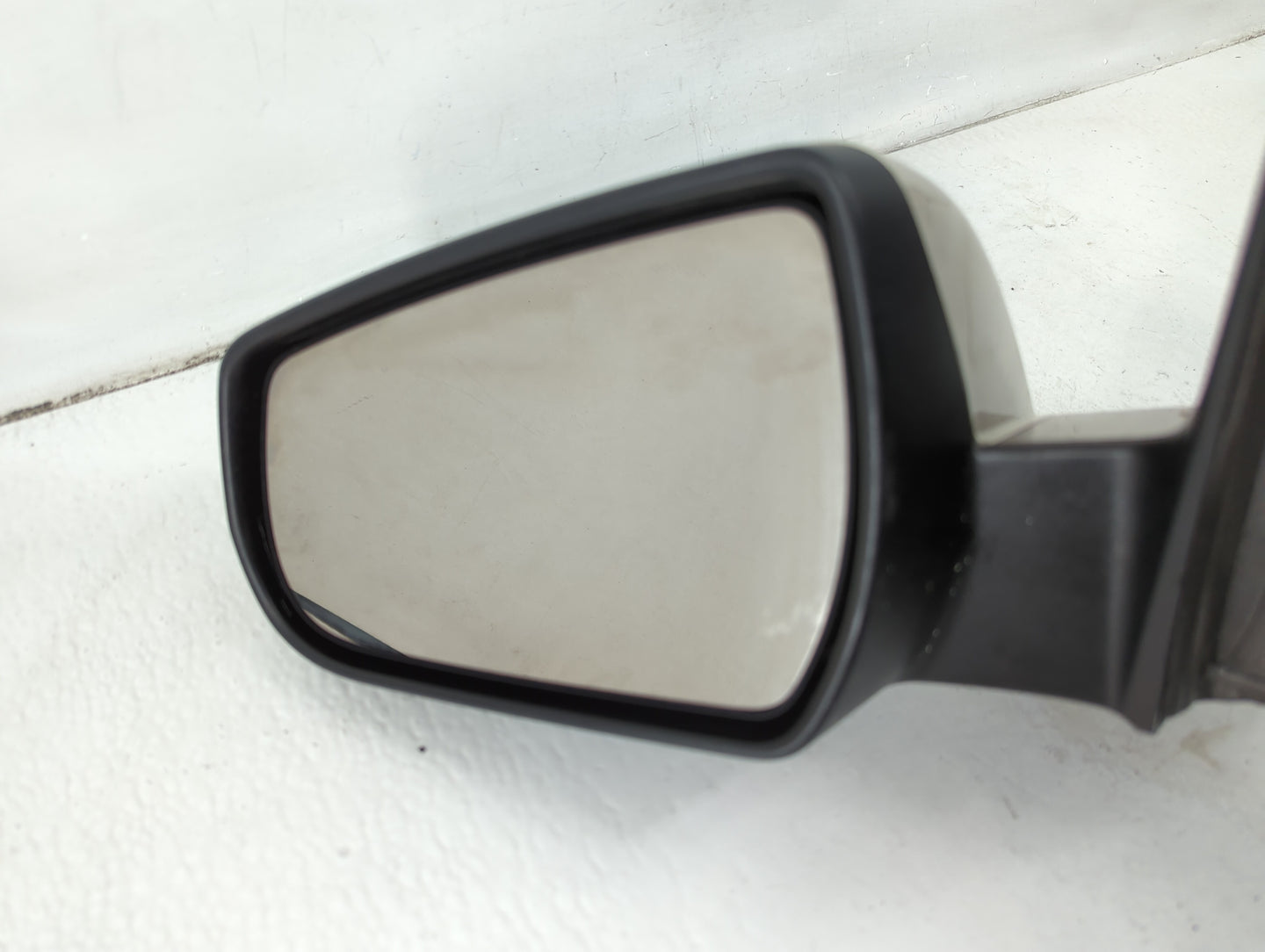 2016-2018 Chevrolet Malibu Driver Side View Mirror - Left Door Mirror OEM Used - Oemusedautoparts1.com