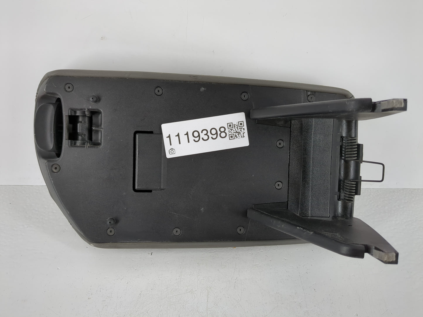 2016 Chevrolet Malibu Center Console Armrest Cover Lid Fits OEM Used Auto Parts - Oemusedautoparts1.com