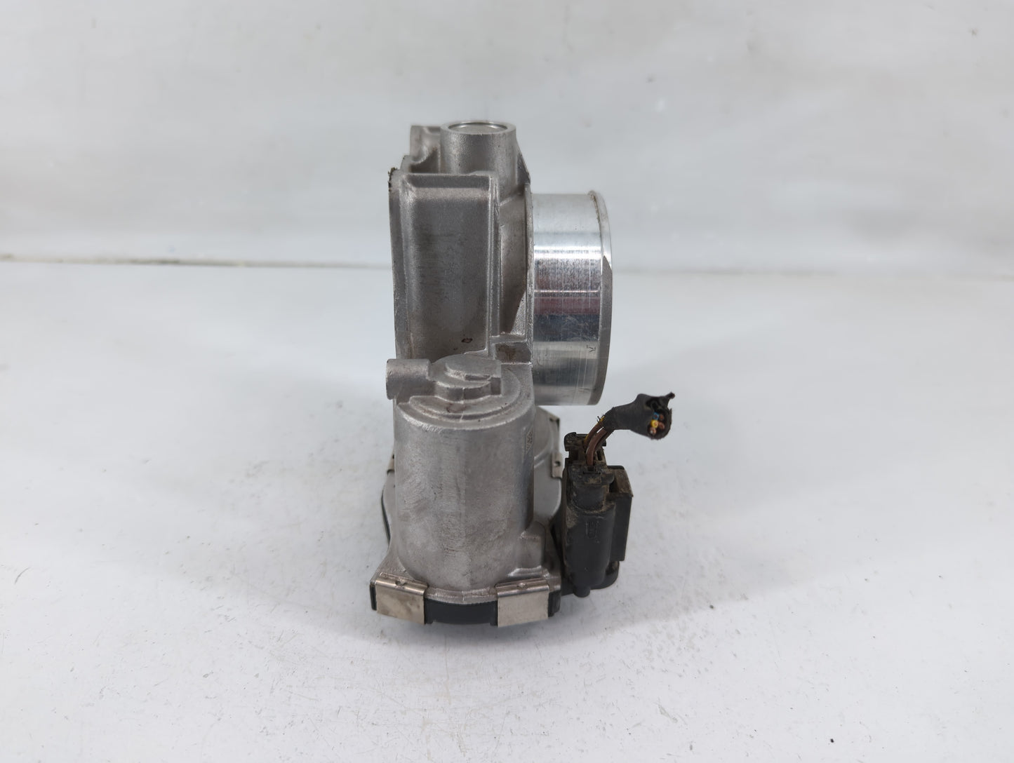 2016 Chevrolet Malibu Throttle Body P/N:12627217DA Fits Fits 2017 2018 2019 2020 2021 2022 OEM Used Auto Parts - Oemusedauto