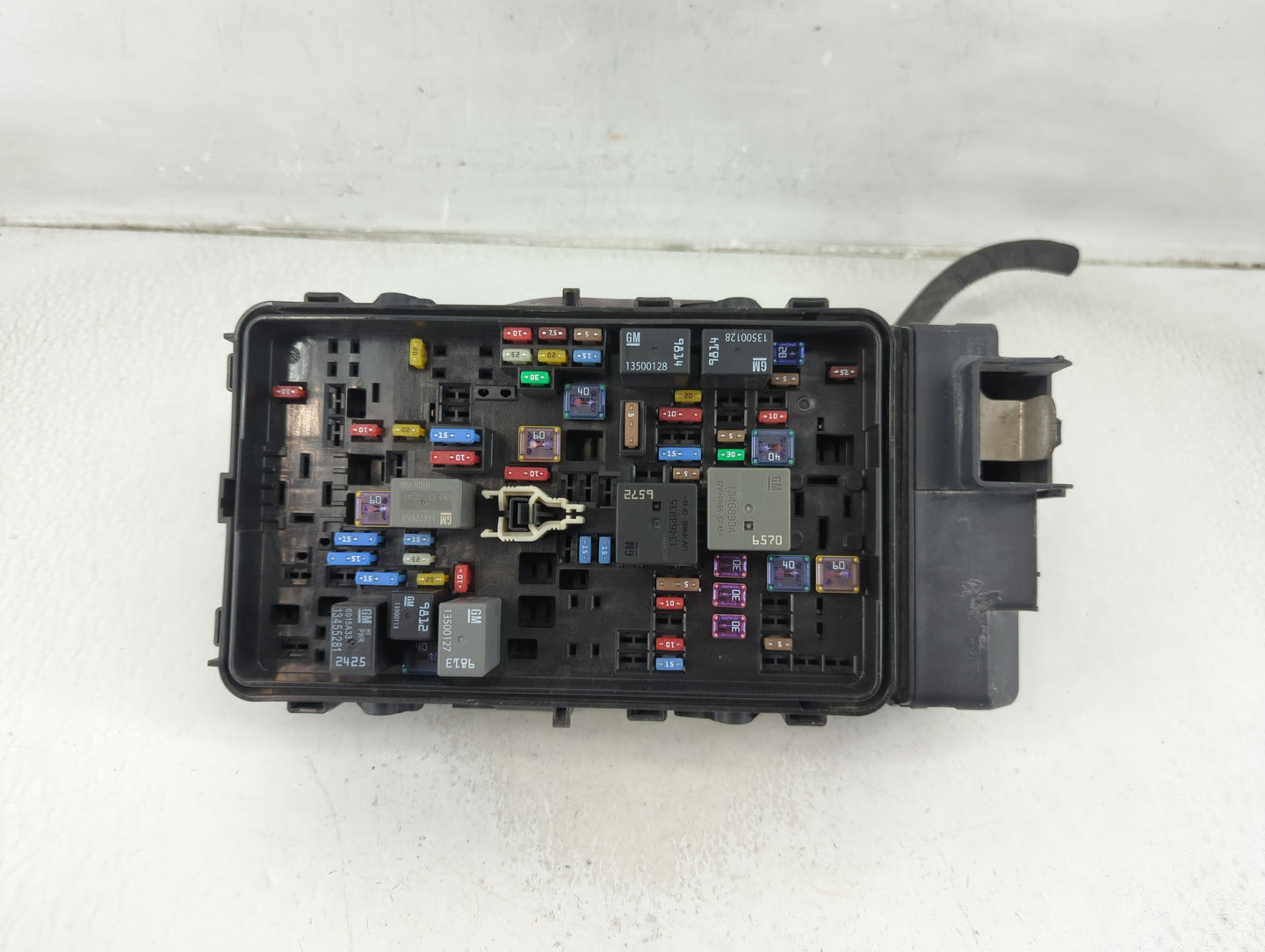 2016-2017 Chevrolet Malibu Fusebox Fuse Box Panel Relay Module Fits Fits 2016 2017 OEM Used Auto Parts - Oemusedautoparts1.c