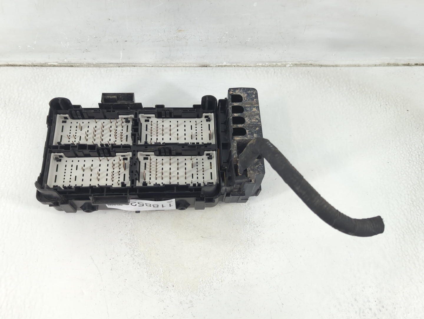 2016-2017 Chevrolet Malibu Fusebox Fuse Box Panel Relay Module Fits Fits 2016 2017 OEM Used Auto Parts - Oemusedautoparts1.c