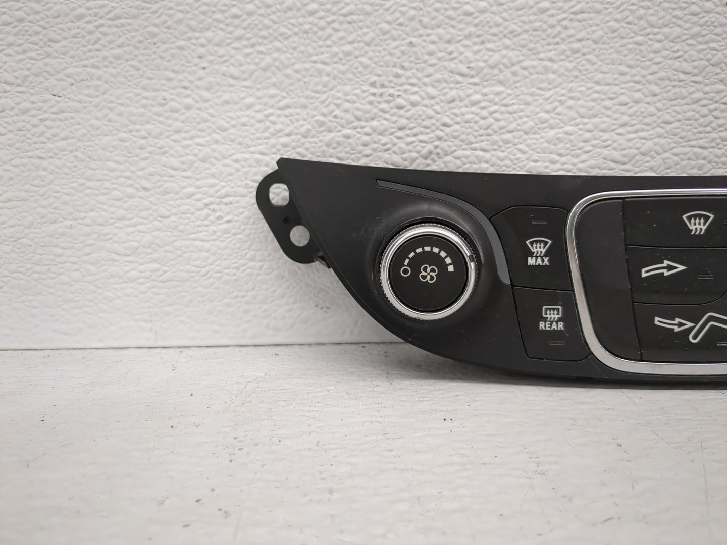 2016-2017 Chevrolet Malibu Climate Control Module Temperature AC/Heater Replacement Fits Fits 2016 2017 OEM Used Auto Parts 