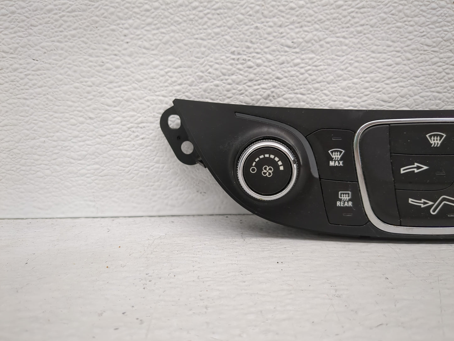 2016-2017 Chevrolet Malibu Climate Control Module Temperature AC/Heater Replacement Fits Fits 2016 2017 OEM Used Auto Parts 
