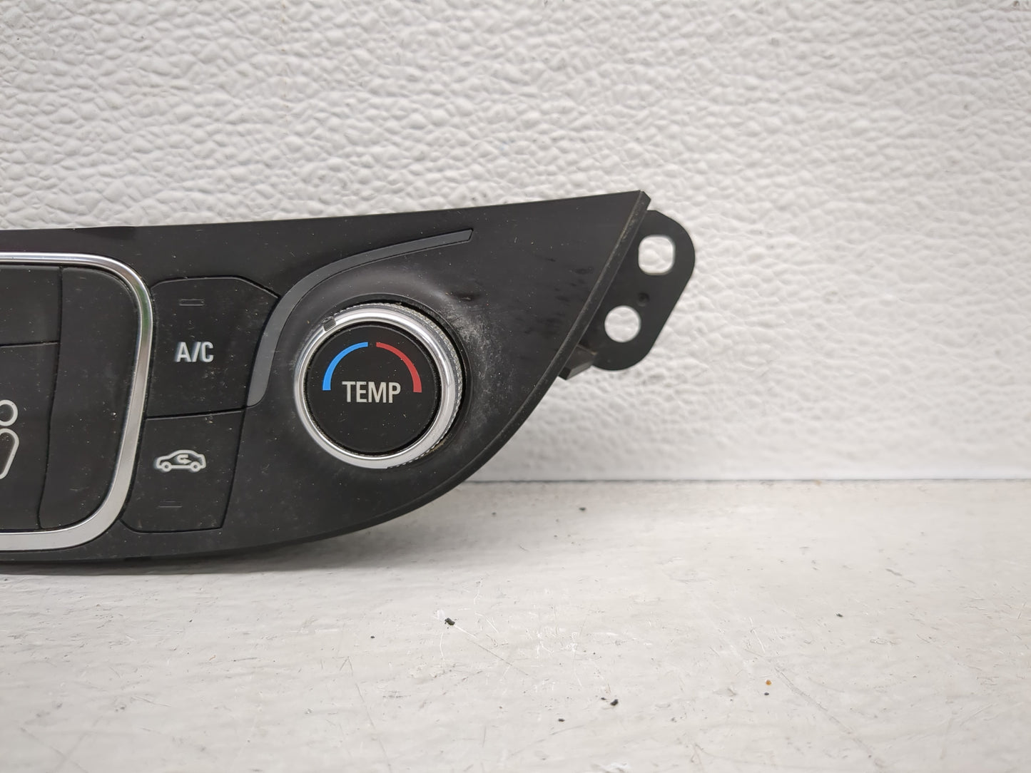 2016-2017 Chevrolet Malibu Climate Control Module Temperature AC/Heater Replacement Fits Fits 2016 2017 OEM Used Auto Parts 