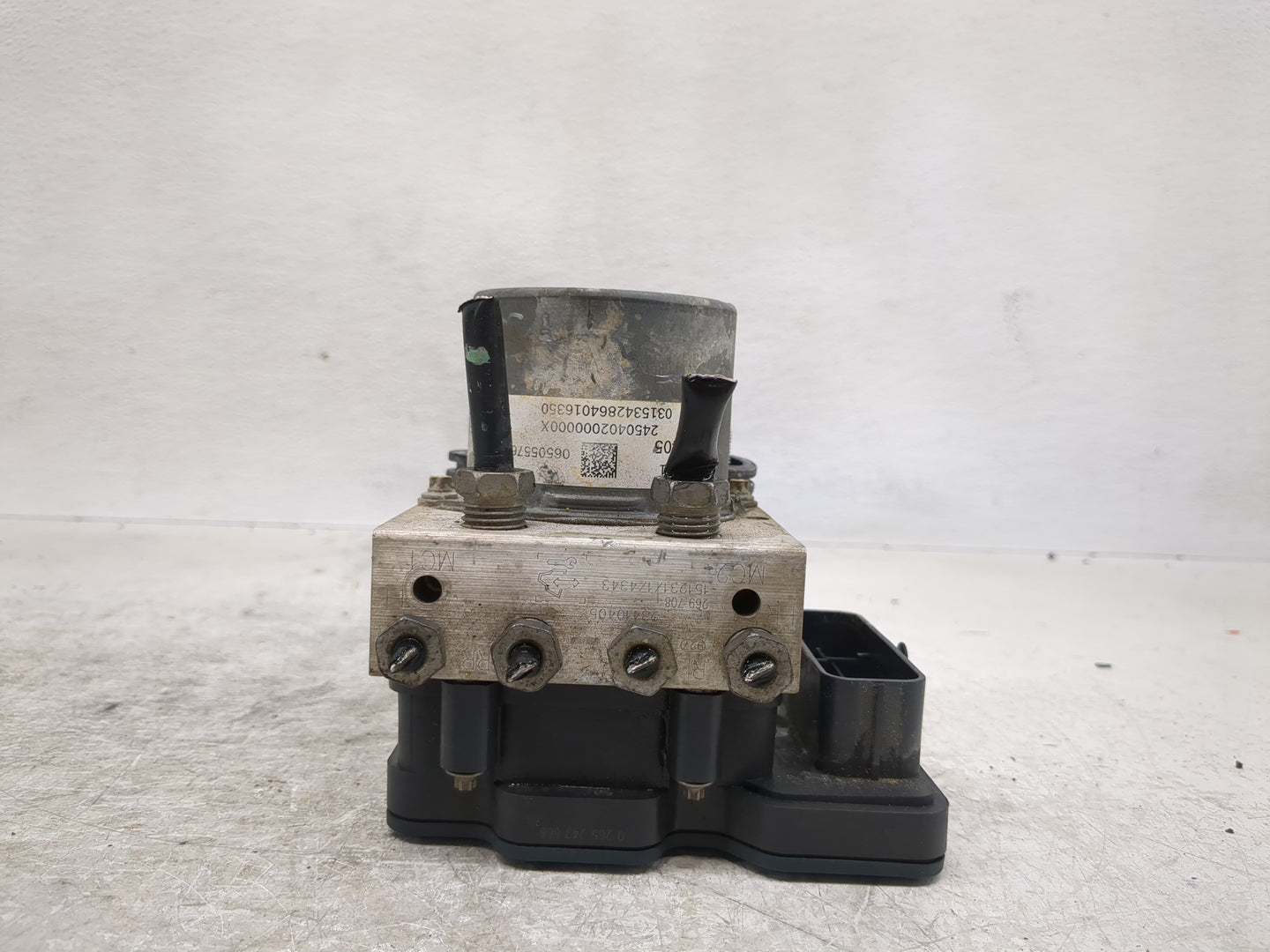 2016 Chevrolet Malibu ABS Pump Control Module Replacement P/N:23410405 Fits OEM Used Auto Parts - Oemusedautoparts1.com