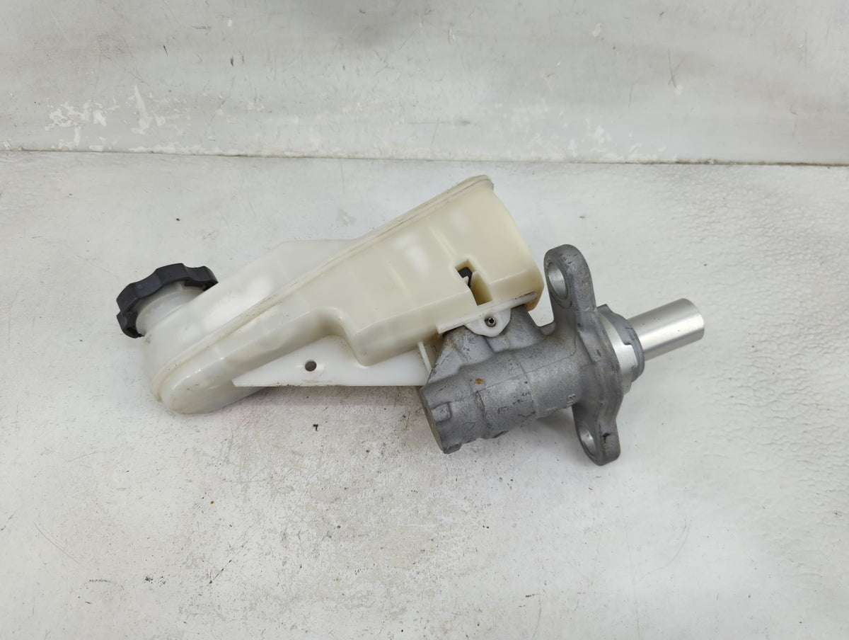 2016-2021 Chevrolet Malibu Brake Master Cylinder 1201961 - Oemusedautoparts1.com