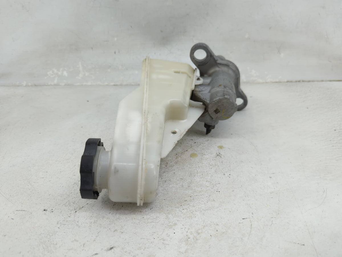2016-2021 Chevrolet Malibu Brake Master Cylinder 1201961 - Oemusedautoparts1.com