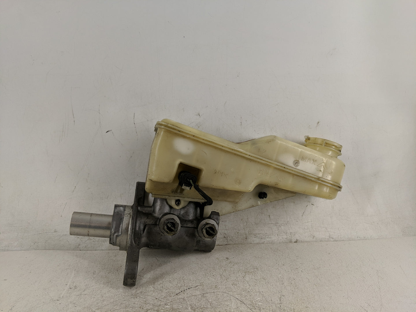 2016-2021 Chevrolet Malibu Brake Master Cylinder 1208629 - Oemusedautoparts1.com