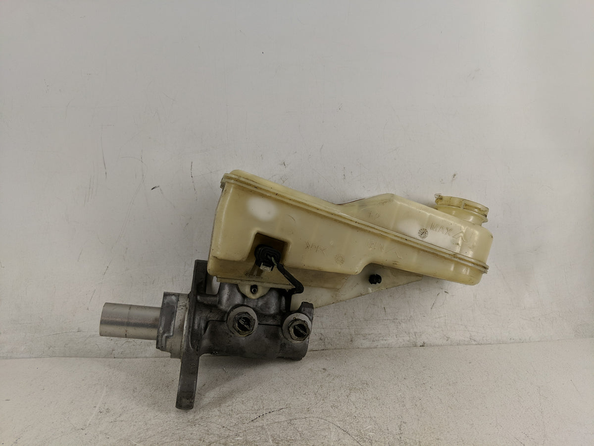 2016-2021 Chevrolet Malibu Brake Master Cylinder 1208629 - Oemusedautoparts1.com