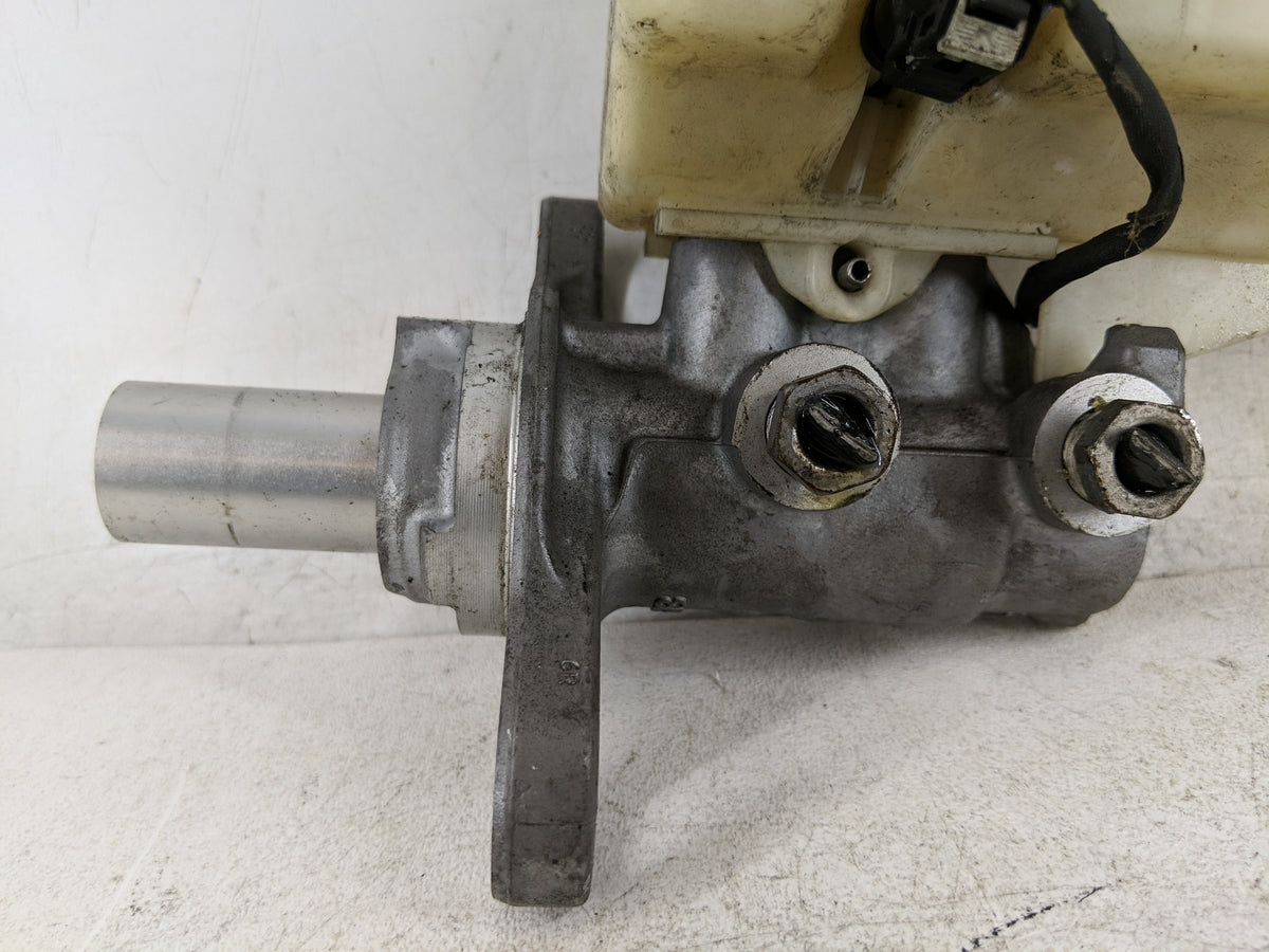 2016-2021 Chevrolet Malibu Brake Master Cylinder 1208629 - Oemusedautoparts1.com