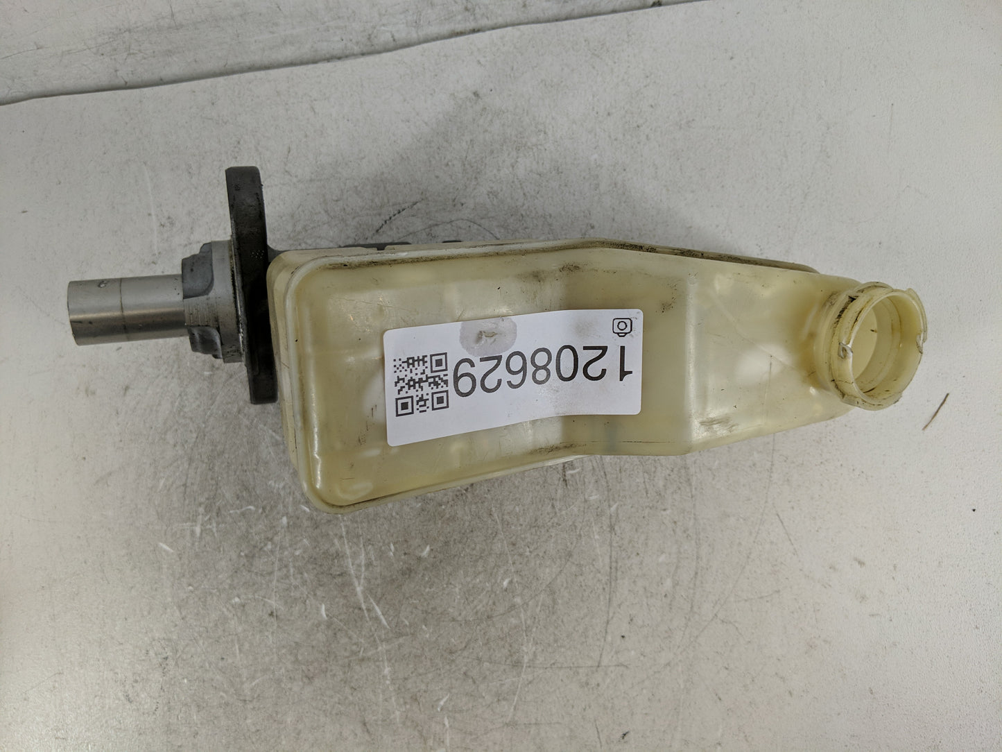 2016-2021 Chevrolet Malibu Brake Master Cylinder 1208629 - Oemusedautoparts1.com