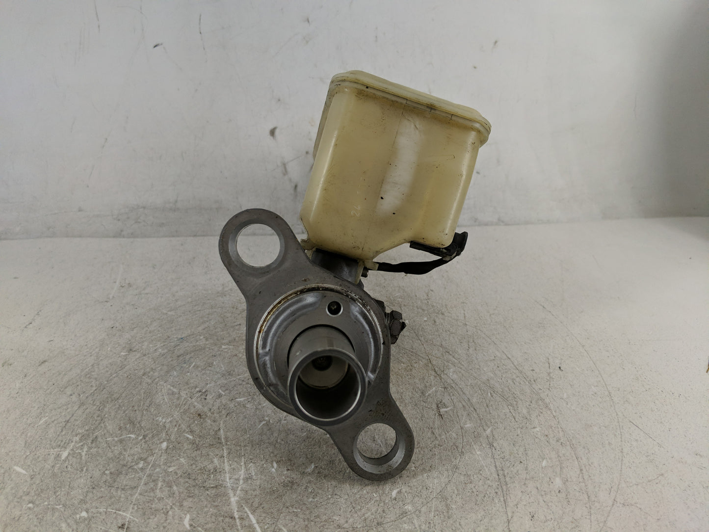 2016-2021 Chevrolet Malibu Brake Master Cylinder 1208629 - Oemusedautoparts1.com