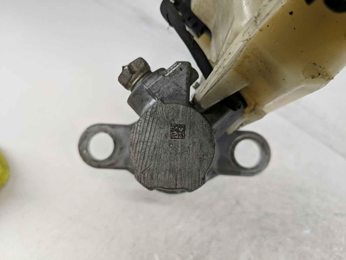 2016-2021 Chevrolet Malibu Brake Master Cylinder 1208629 - Oemusedautoparts1.com