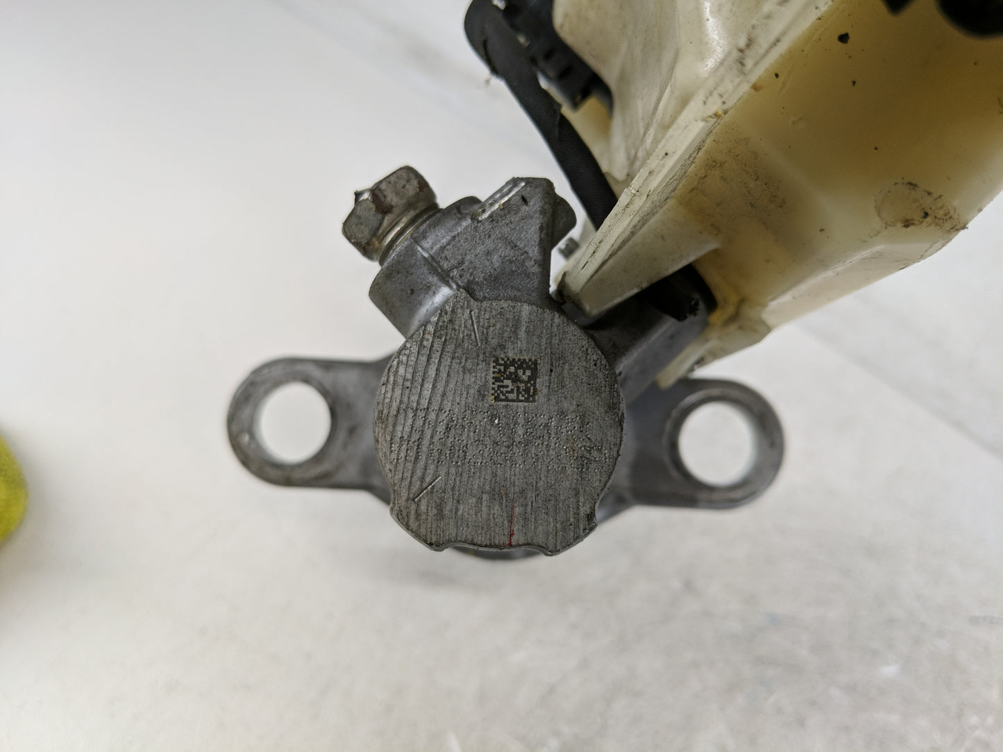 2016-2021 Chevrolet Malibu Brake Master Cylinder 1208629 - Oemusedautoparts1.com