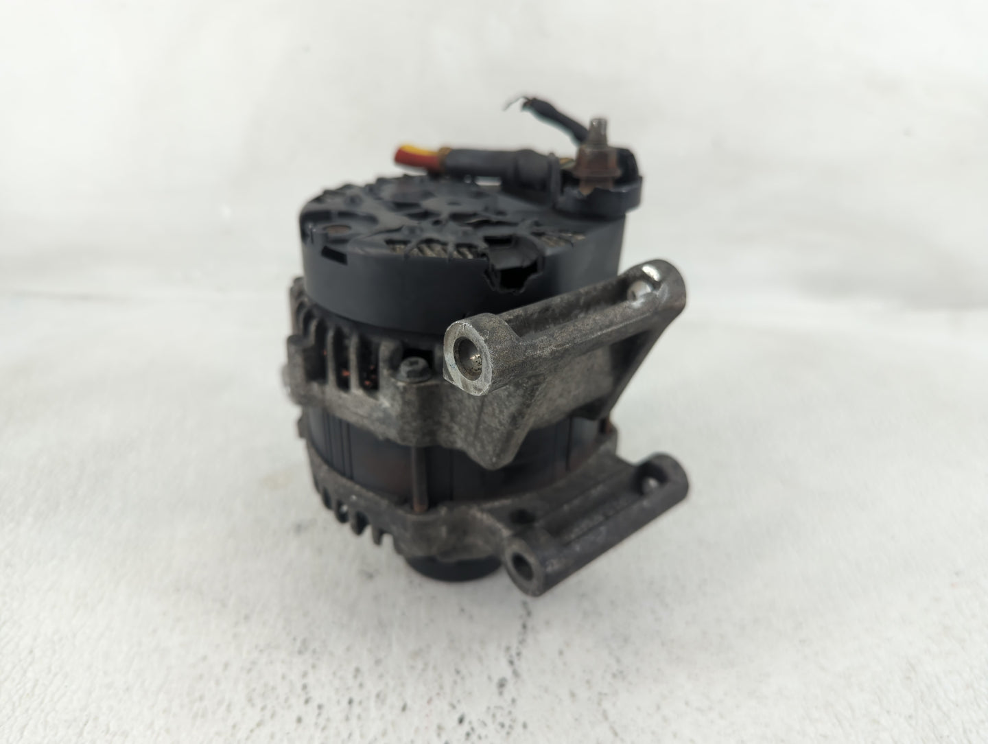 2016-2018 Chevrolet Malibu Alternator Replacement Generator Charging Assembly Engine OEM P/N:13506528 Fits OEM Used Auto Par