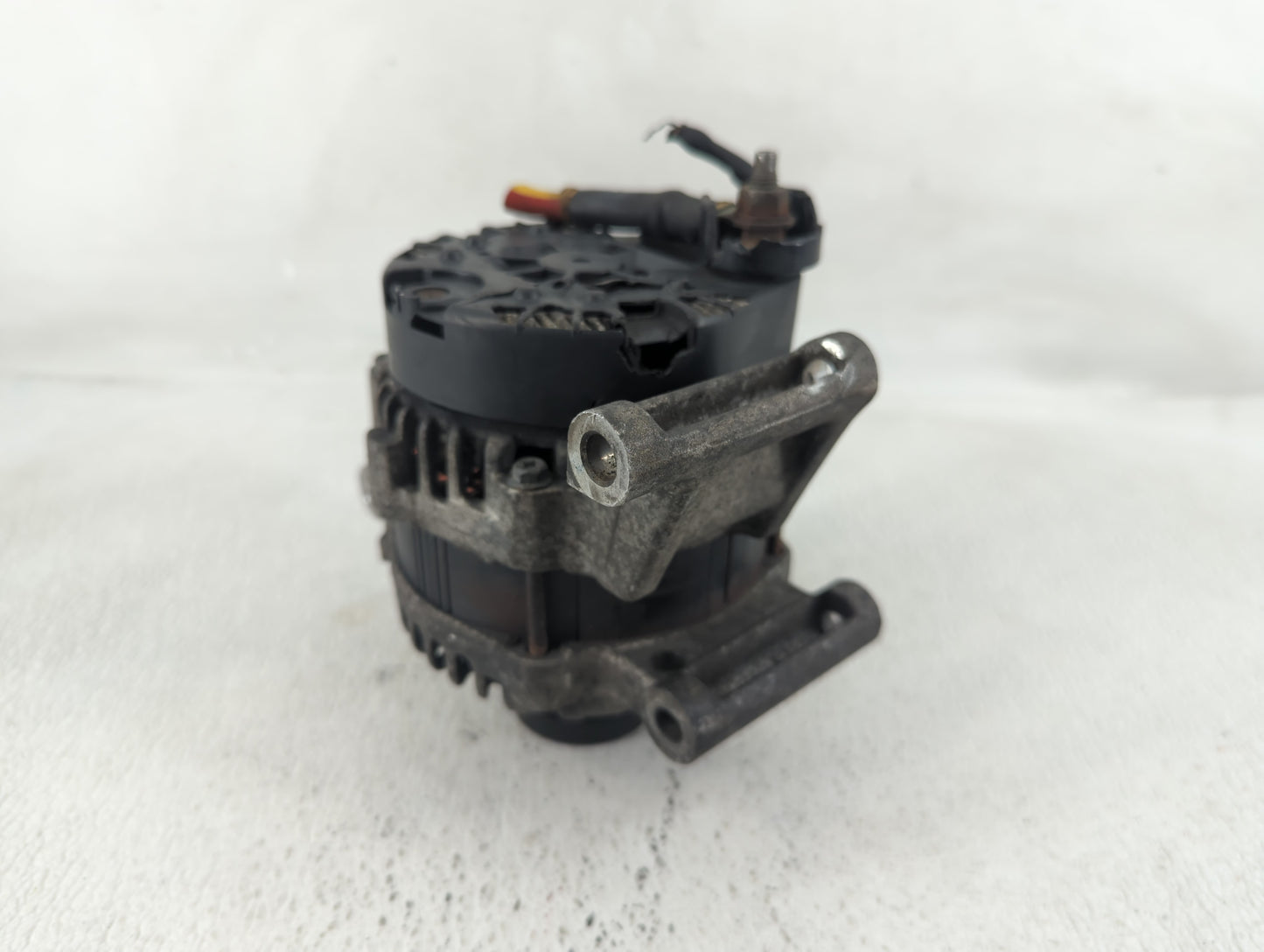 2016-2018 Chevrolet Malibu Alternator Replacement Generator Charging Assembly Engine OEM P/N:13506528 Fits OEM Used Auto Par