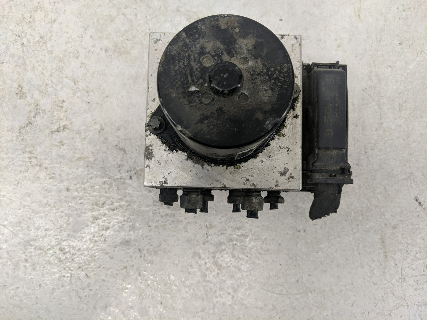 2013-2016 Chevrolet Malibu ABS Pump Control Module Replacement P/N:22863598 Fits Fits 2012 2013 2014 2015 2016 OEM Used Auto