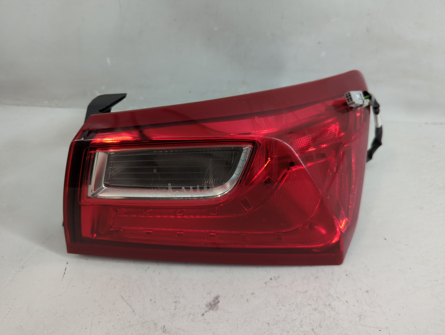 2016-2018 Chevrolet Malibu Tail Light Assembly Passenger Right OEM P/N:84059909 Fits Fits 2016 2017 2018 OEM Used Auto Parts