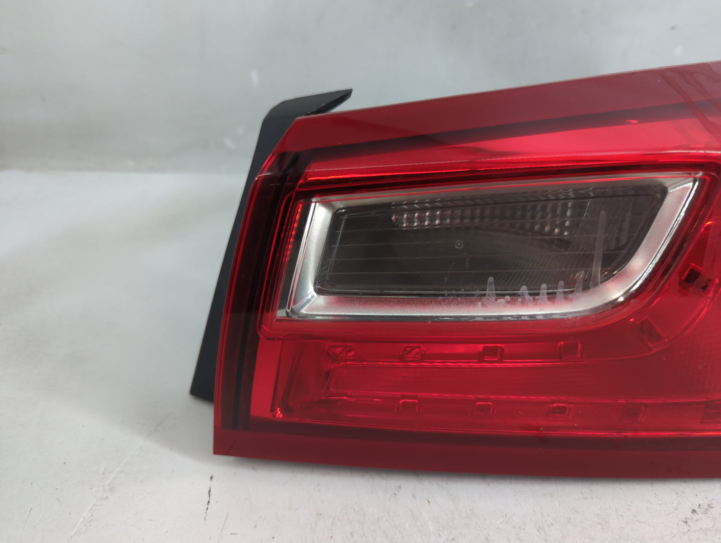 2016-2018 Chevrolet Malibu Tail Light Assembly Passenger Right OEM P/N:84059909 Fits Fits 2016 2017 2018 OEM Used Auto Parts