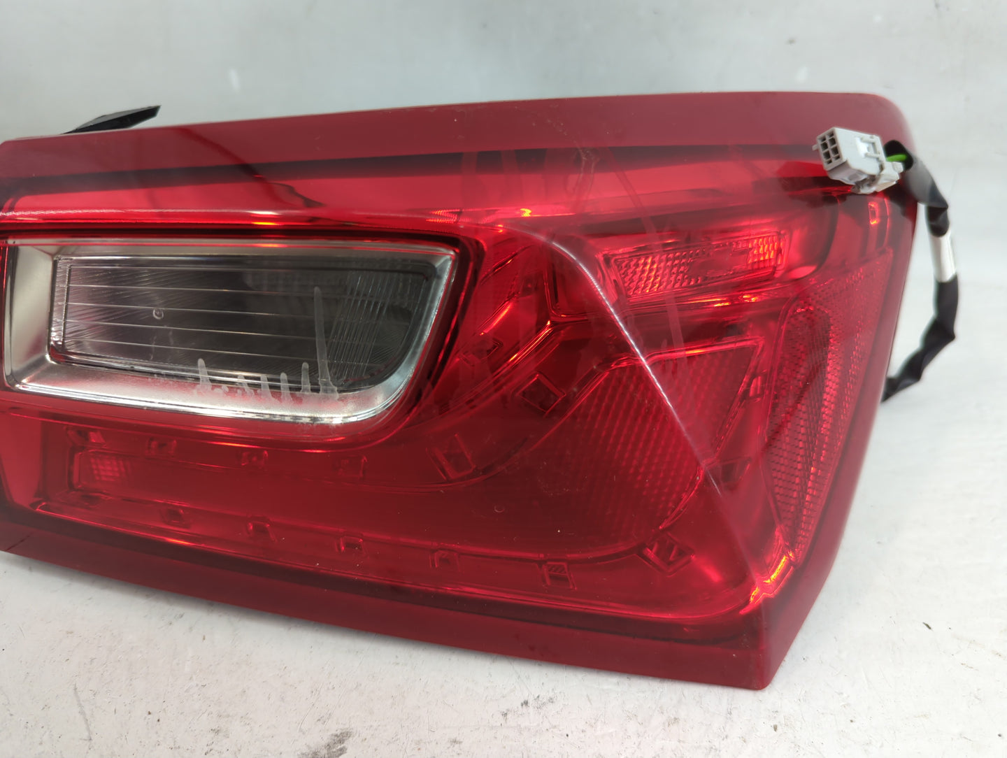 2016-2018 Chevrolet Malibu Tail Light Assembly Passenger Right OEM P/N:84059909 Fits Fits 2016 2017 2018 OEM Used Auto Parts