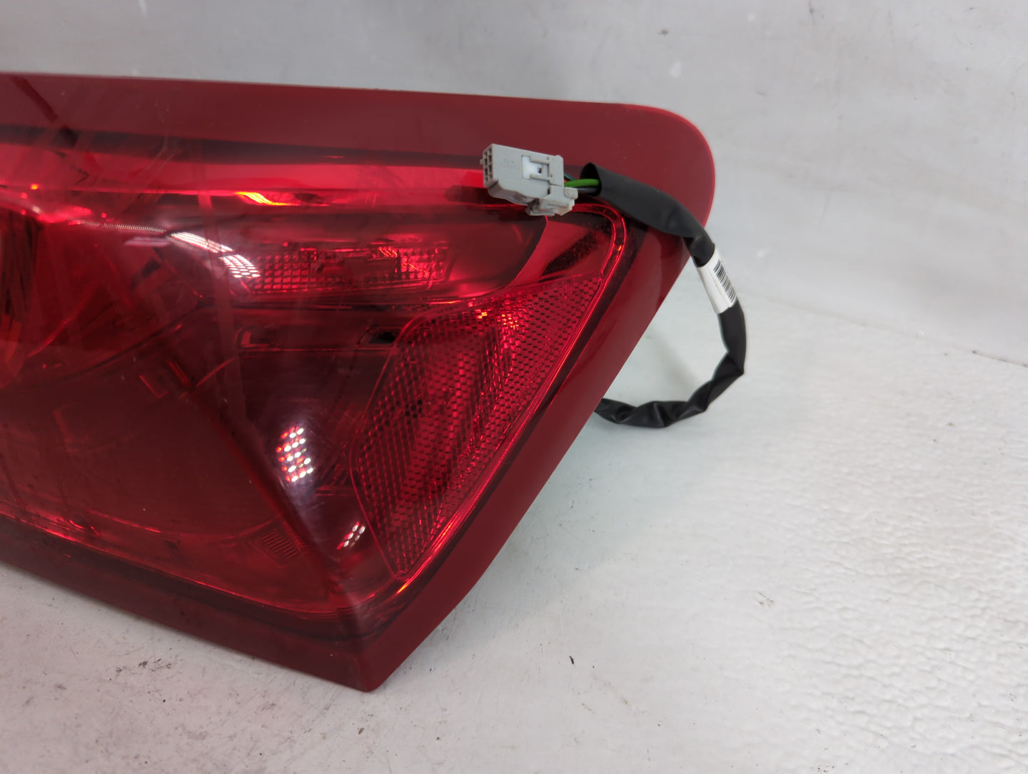 2016-2018 Chevrolet Malibu Tail Light Assembly Passenger Right OEM P/N:84059909 Fits Fits 2016 2017 2018 OEM Used Auto Parts