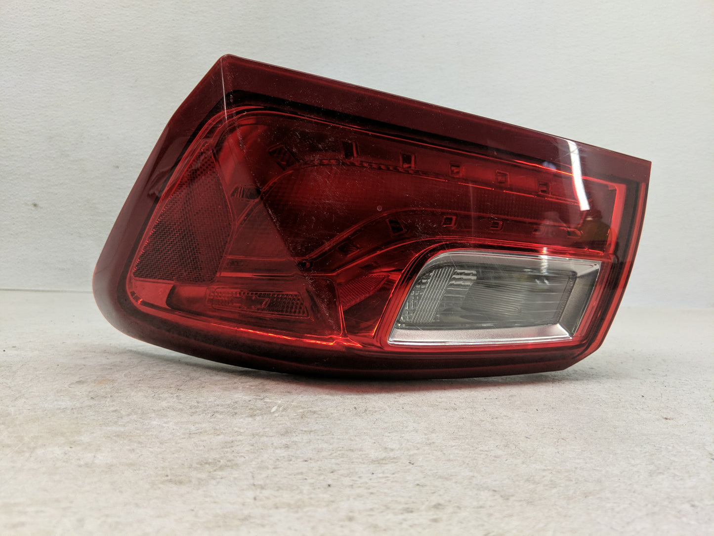 2016 Chevrolet Malibu Passenger Right Side Deck Lid Mounted Tail Light - Oemusedautoparts1.com