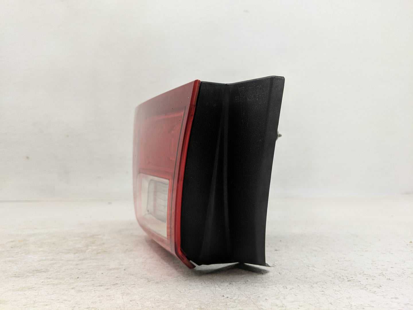 2016 Chevrolet Malibu Passenger Right Side Deck Lid Mounted Tail Light - Oemusedautoparts1.com