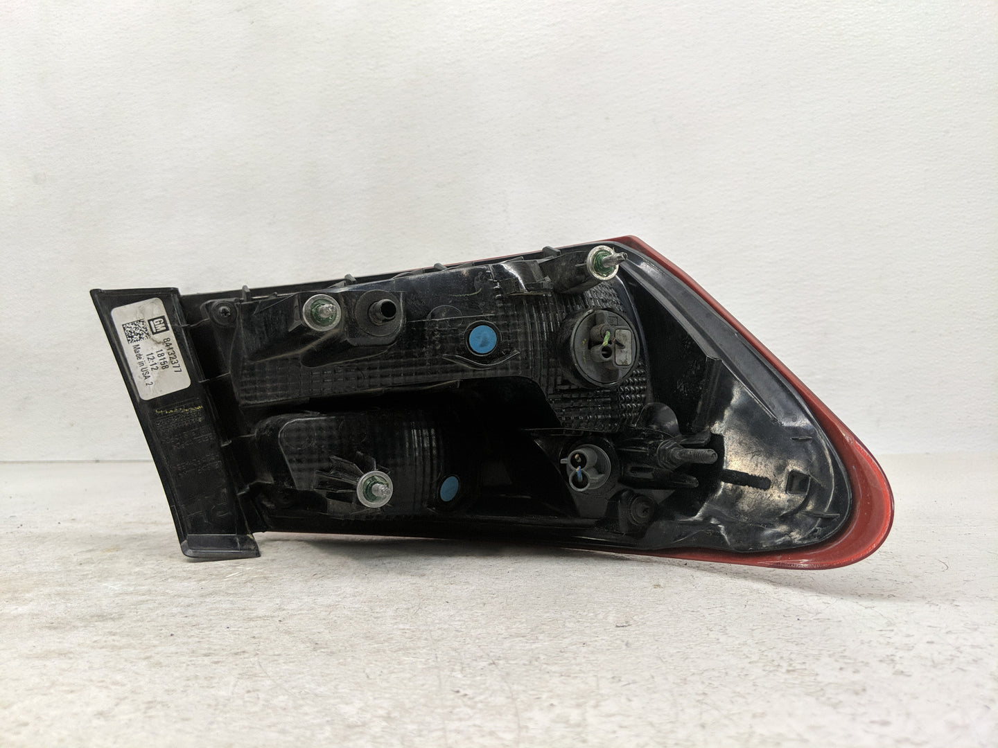 2016 Chevrolet Malibu Passenger Right Side Deck Lid Mounted Tail Light - Oemusedautoparts1.com