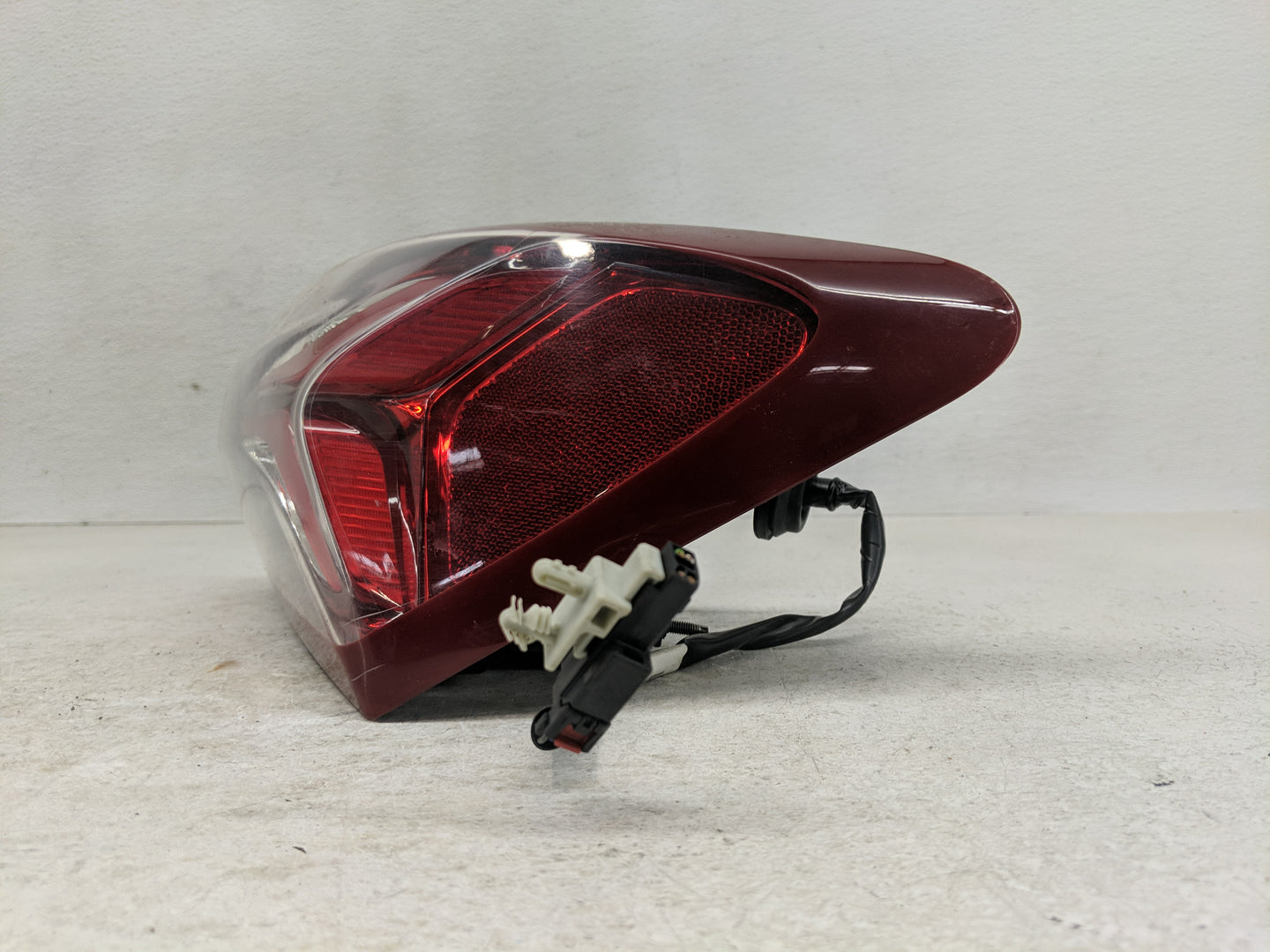 2016-2021 Chevrolet Malibu Tail Light Assembly Passenger Right OEM Fits Fits 2016 2017 2018 2019 2020 2021 OEM Used Auto Par