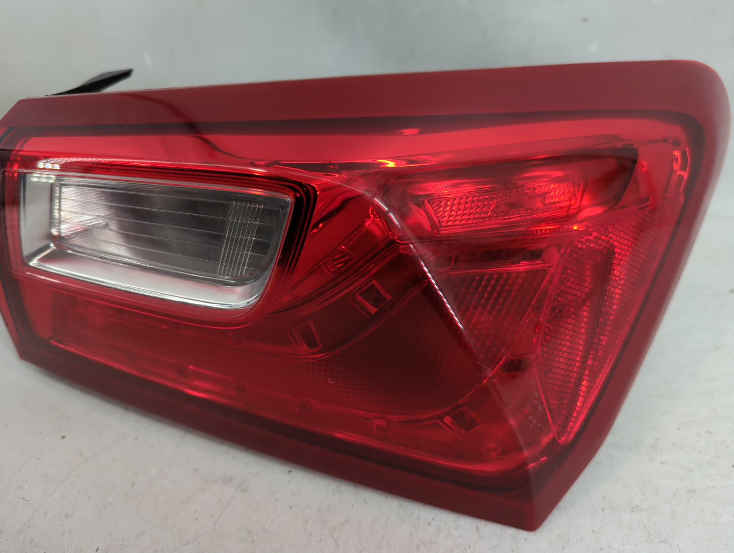 2016-2021 Chevrolet Malibu Tail Light Assembly Passenger Right OEM P/N:84059909 Fits Fits 2016 2017 2018 2019 2020 2021 OEM 