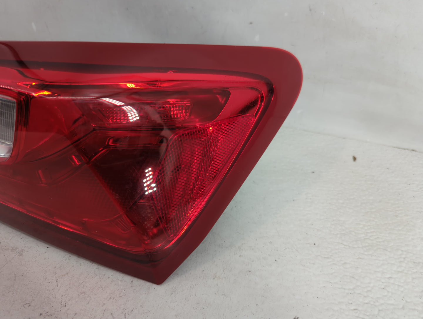 2016-2021 Chevrolet Malibu Tail Light Assembly Passenger Right OEM P/N:84059909 Fits Fits 2016 2017 2018 2019 2020 2021 OEM 