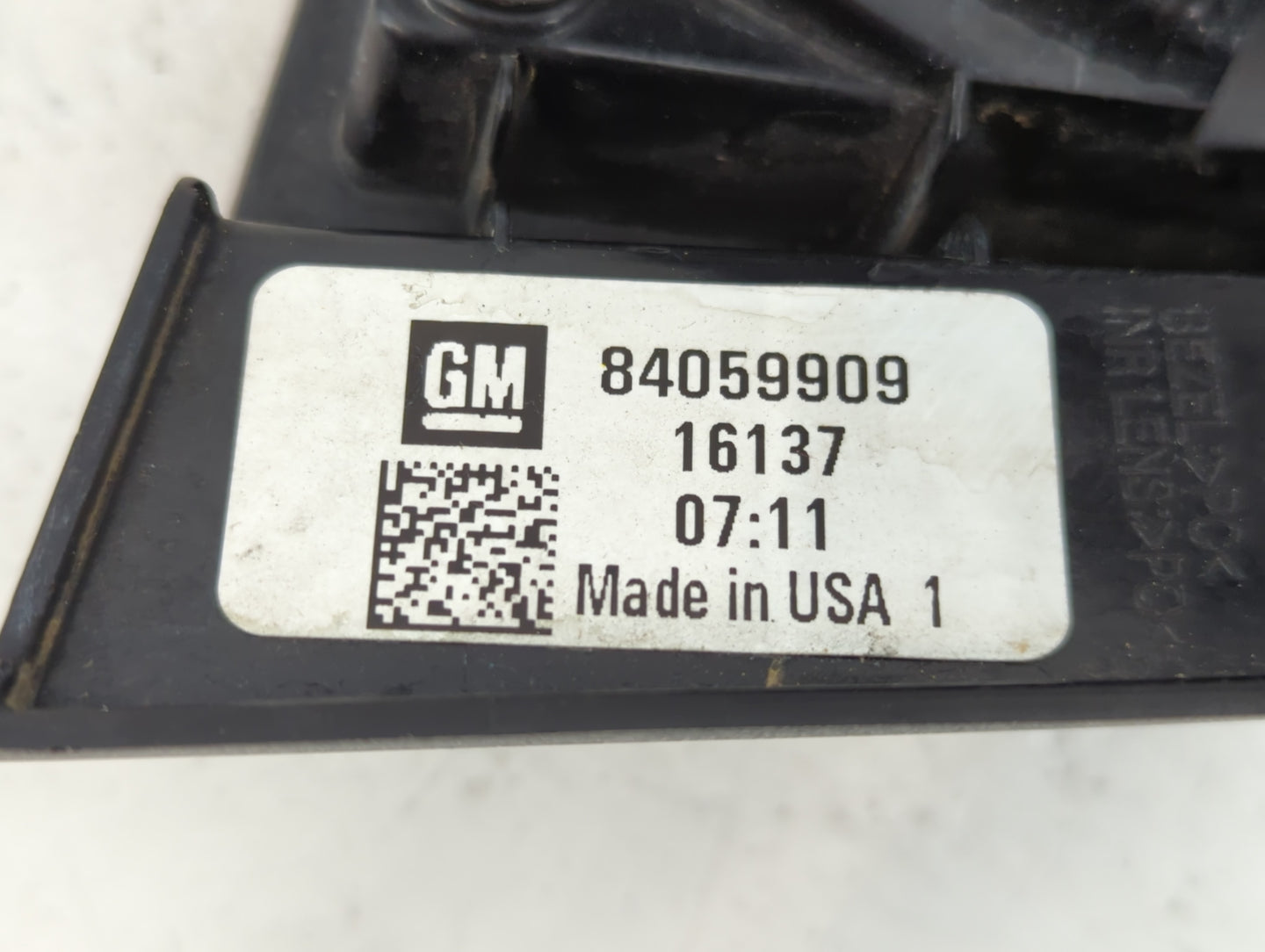 2016-2021 Chevrolet Malibu Tail Light Assembly Passenger Right OEM P/N:84059909 Fits Fits 2016 2017 2018 2019 2020 2021 OEM 