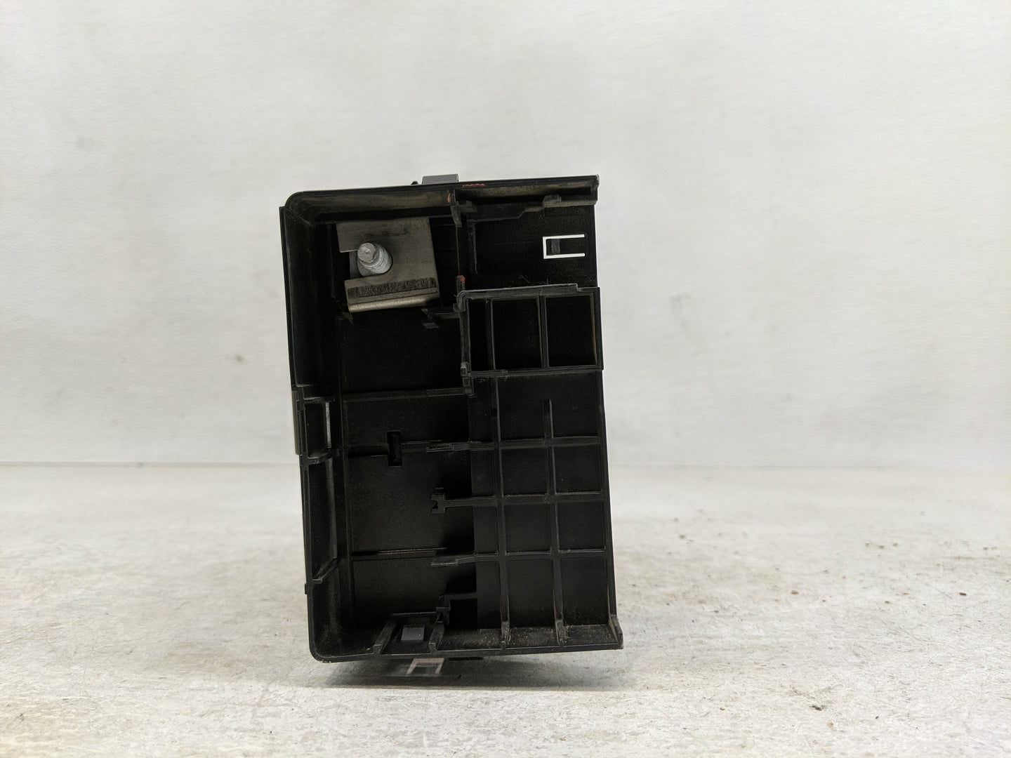 2016-2017 Chevrolet Malibu Fusebox Fuse Box Panel Relay Module Fits Fits 2016 2017 OEM Used Auto Parts - Oemusedautoparts1.c