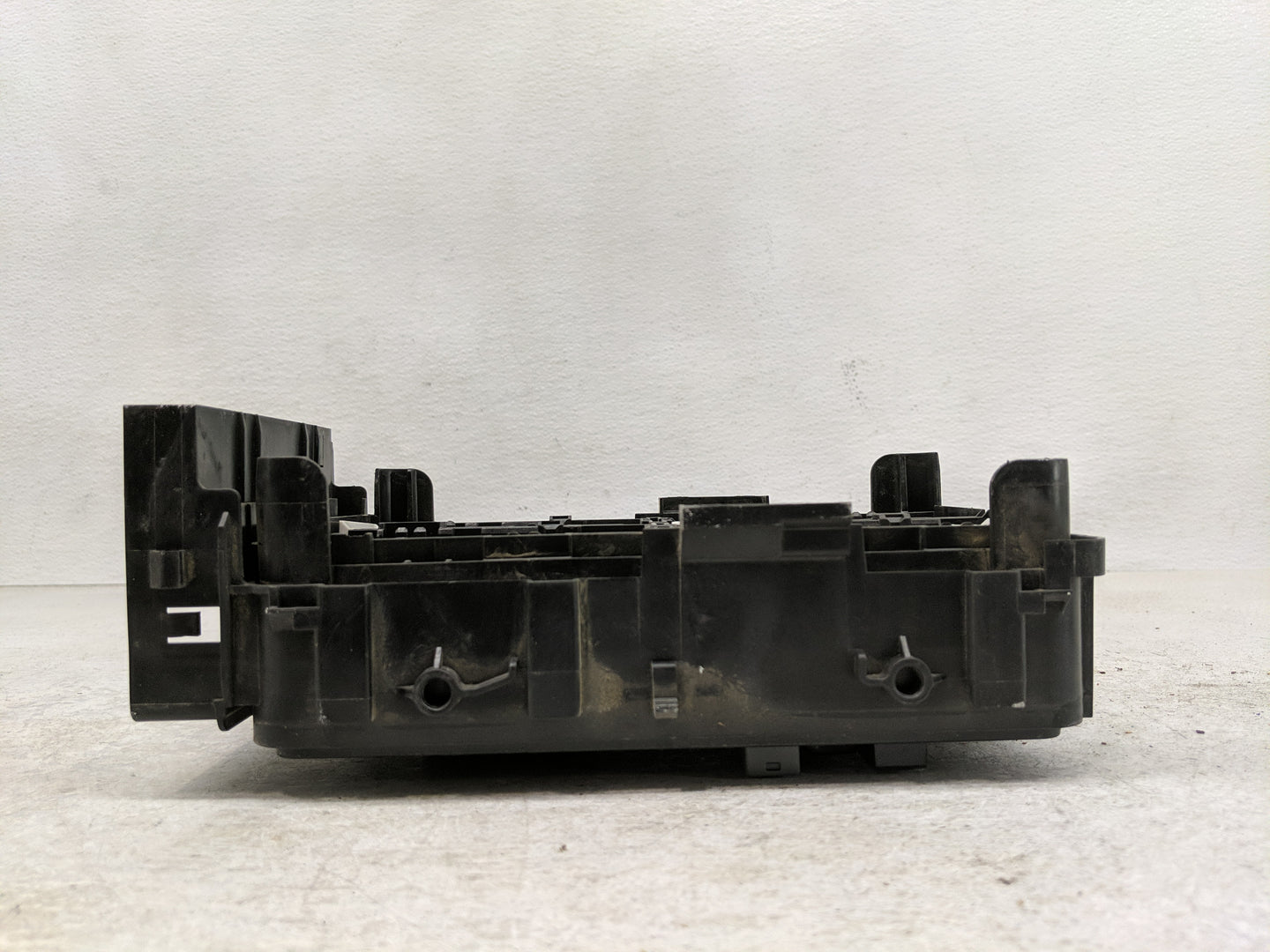 2016-2017 Chevrolet Malibu Fusebox Fuse Box Panel Relay Module Fits Fits 2016 2017 OEM Used Auto Parts - Oemusedautoparts1.c