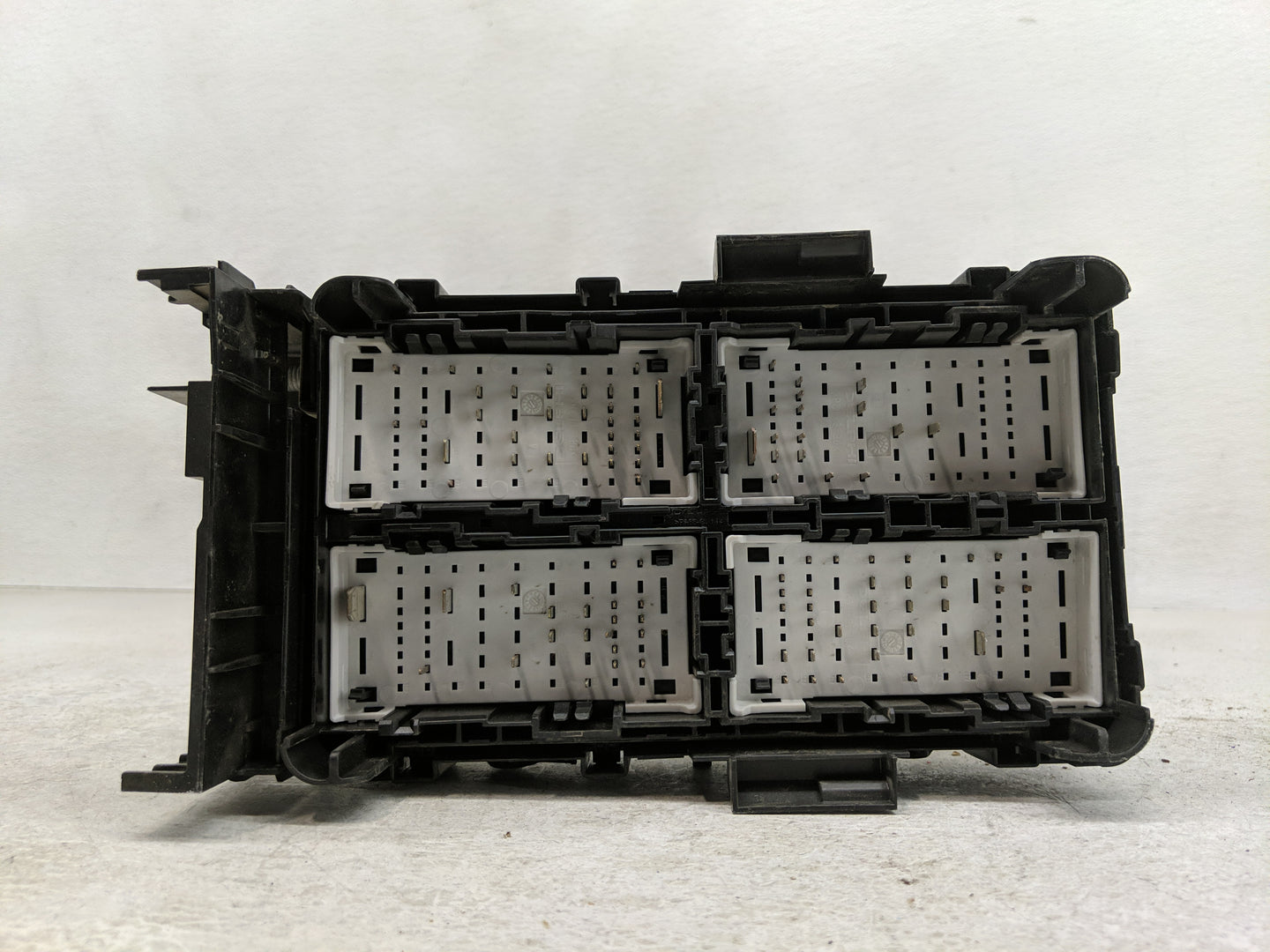 2016-2017 Chevrolet Malibu Fusebox Fuse Box Panel Relay Module Fits Fits 2016 2017 OEM Used Auto Parts - Oemusedautoparts1.c