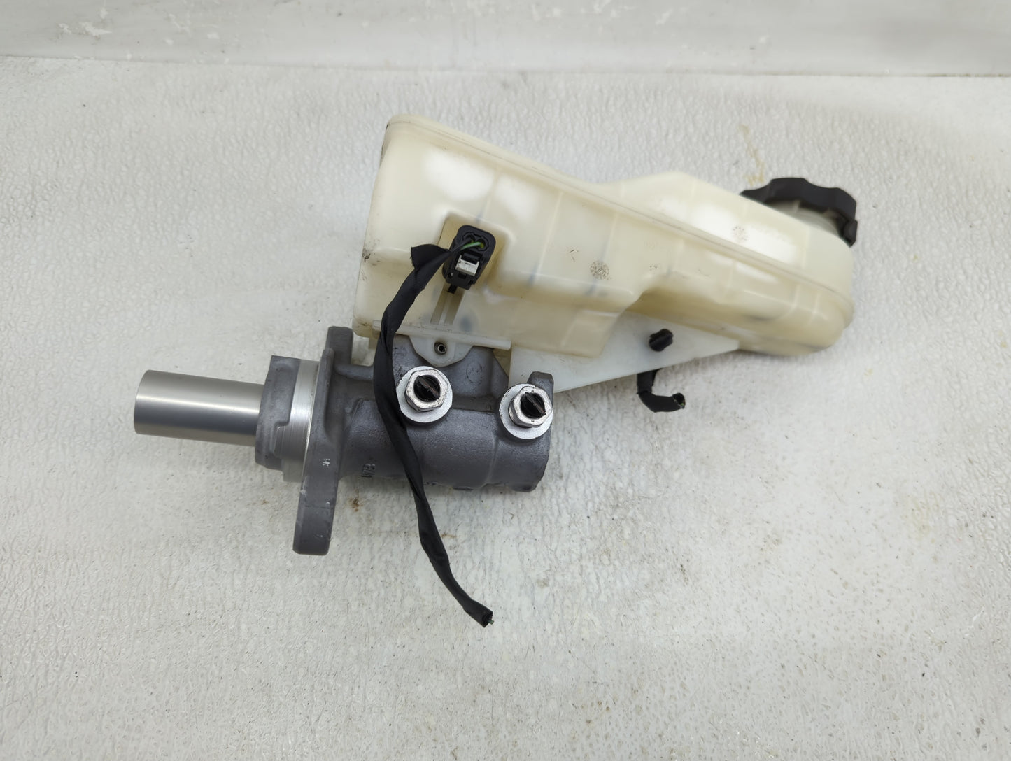 2016-2021 Chevrolet Malibu Brake Master Cylinder - Oemusedautoparts1.com