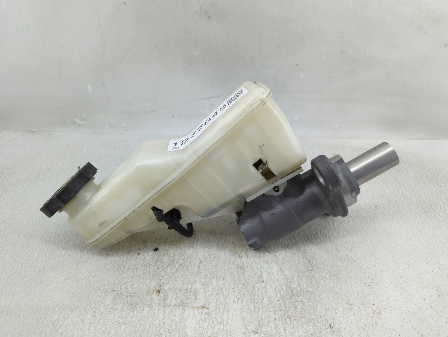 2016-2021 Chevrolet Malibu Brake Master Cylinder - Oemusedautoparts1.com