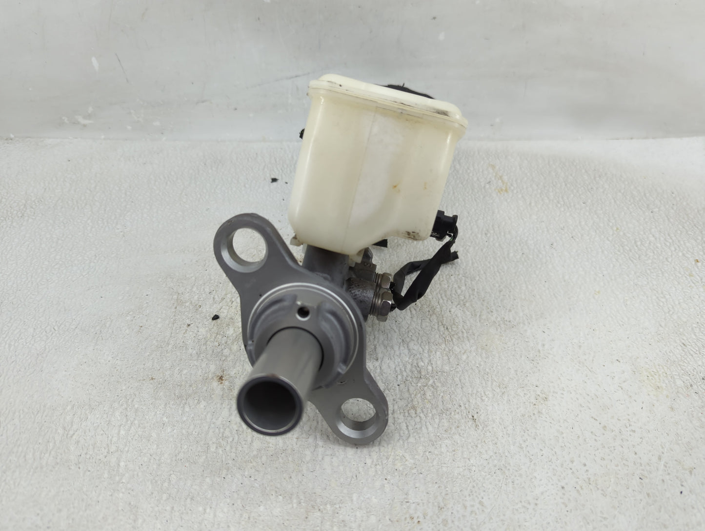 2016-2021 Chevrolet Malibu Brake Master Cylinder - Oemusedautoparts1.com