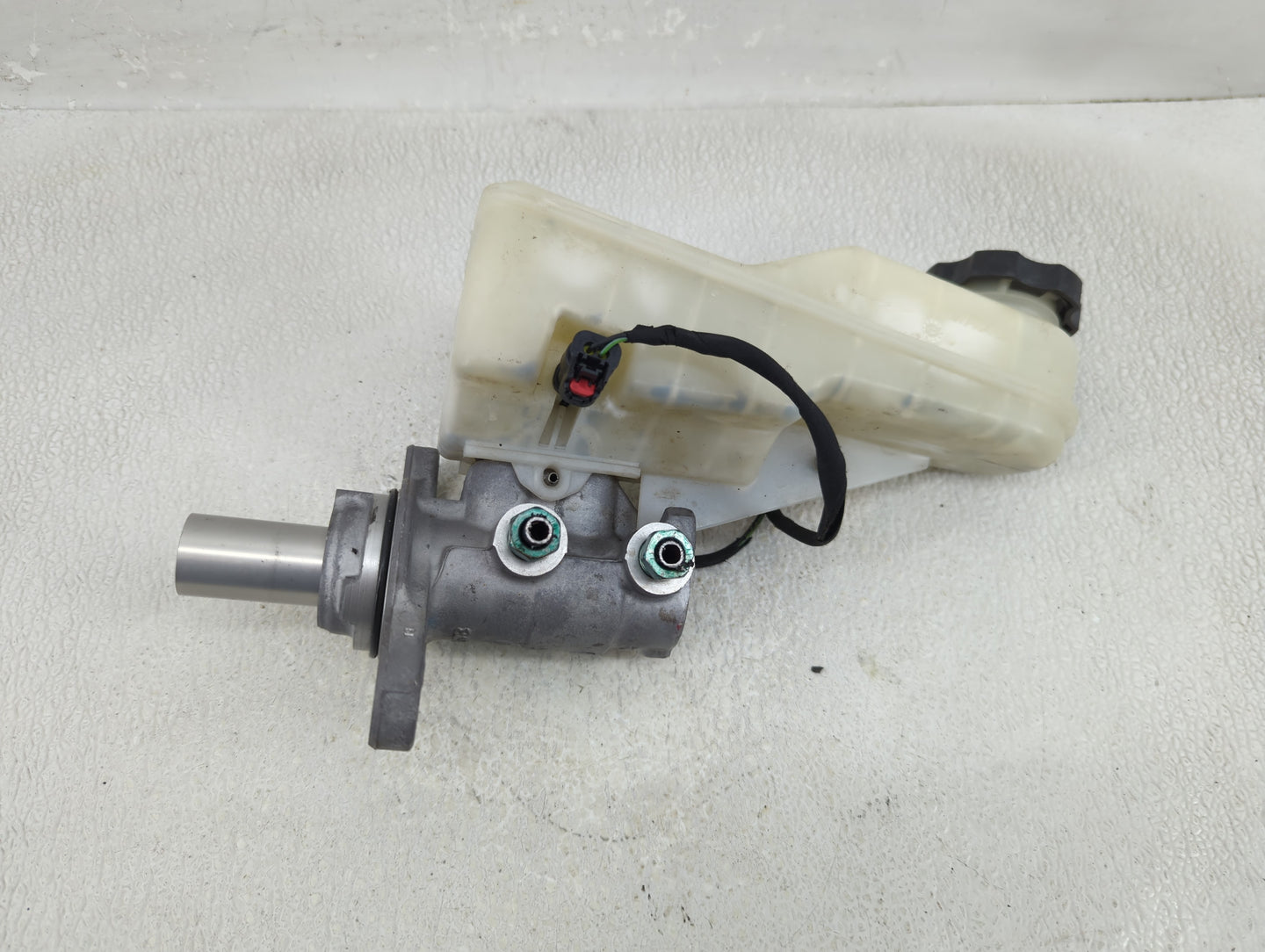2016-2021 Chevrolet Malibu Brake Master Cylinder - Oemusedautoparts1.com