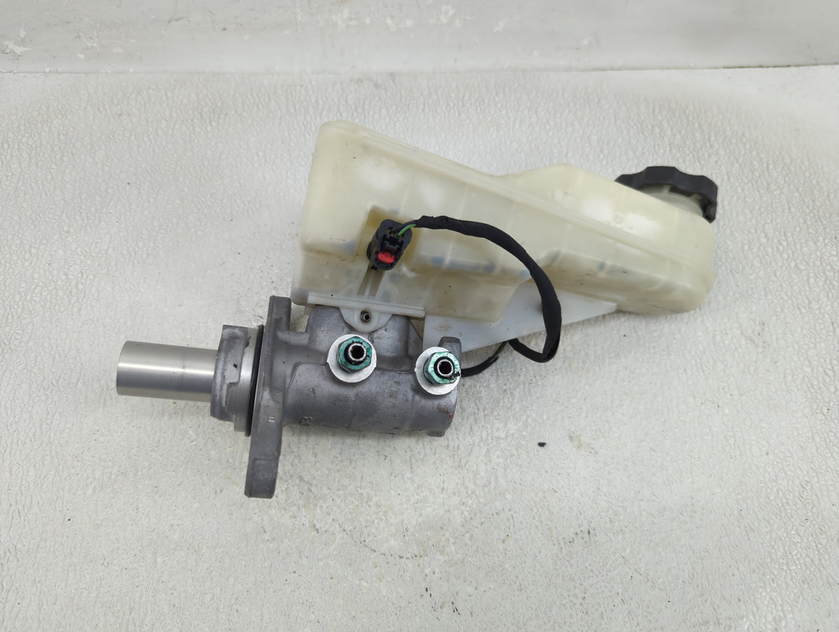 2016-2021 Chevrolet Malibu Brake Master Cylinder 1290549 - Oemusedautoparts1.com