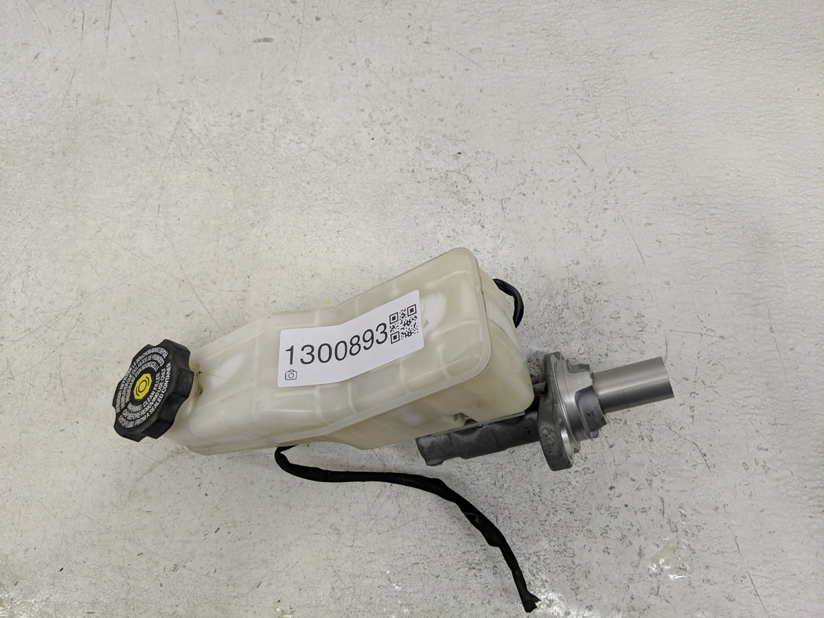 2016-2021 Chevrolet Malibu Brake Master Cylinder 1300893 - Oemusedautoparts1.com