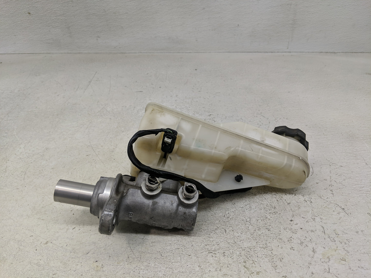2016-2021 Chevrolet Malibu Brake Master Cylinder - Oemusedautoparts1.com