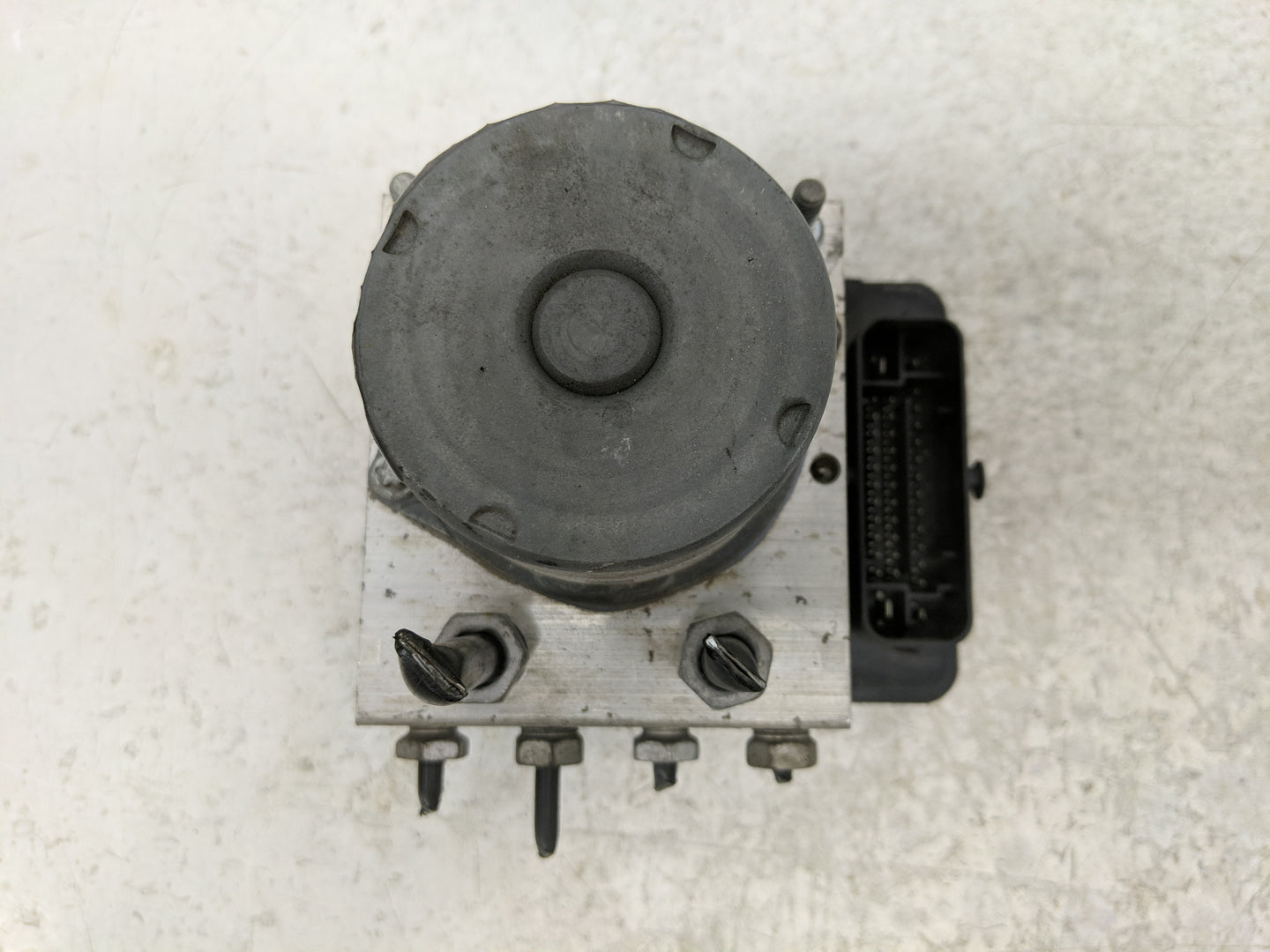 2016 Chevrolet Malibu ABS Pump Control Module Replacement P/N:065055766 Fits OEM Used Auto Parts - Oemusedautoparts1.com